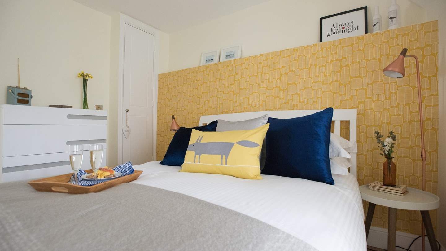 A lovely light and airy bedroom awaits you with original floorboards, a super comfy double bed, sunshine-yellow wallpaper and beautiful copper lighting. 