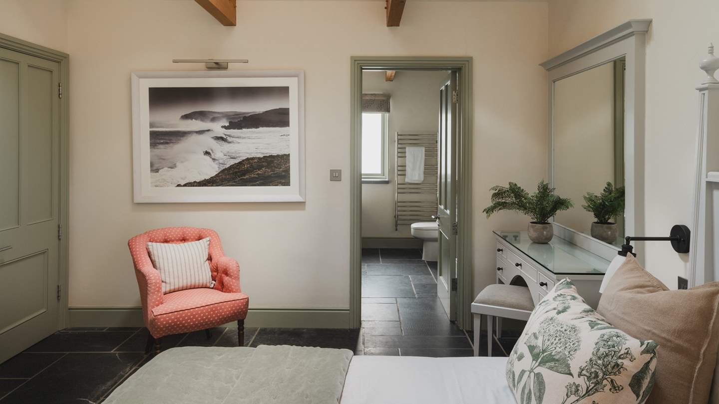 Trevear Shippen has Cornish slate floors throughout, bespoke fitted furniture and carefully considered luxury decor 