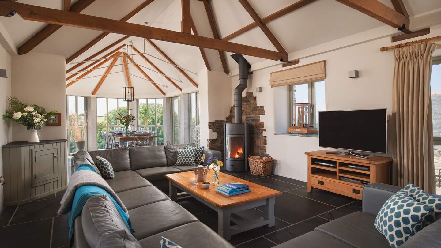 With floor to ceiling windows, open-plan living and exposed rafters, Rock View has stacks of space and feels light and airy throughout.