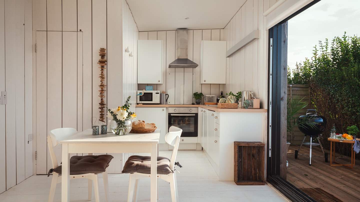 This white-washed haven is every beach lover's dream; cook up a storm with the ocean just a stone's throw away.