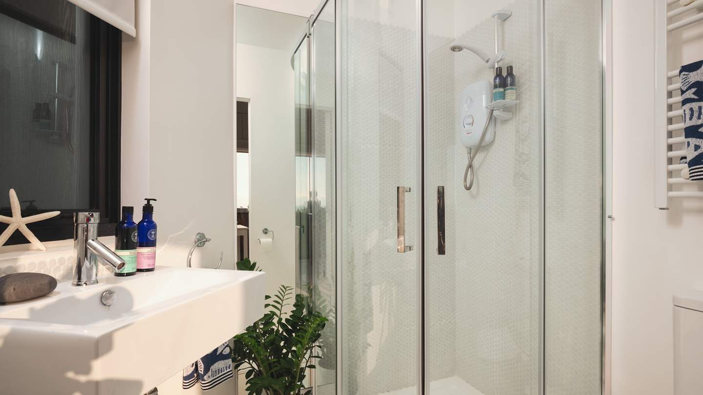 Sealight boasts a spacious shower, with oodles of hot water for long morning soaks.