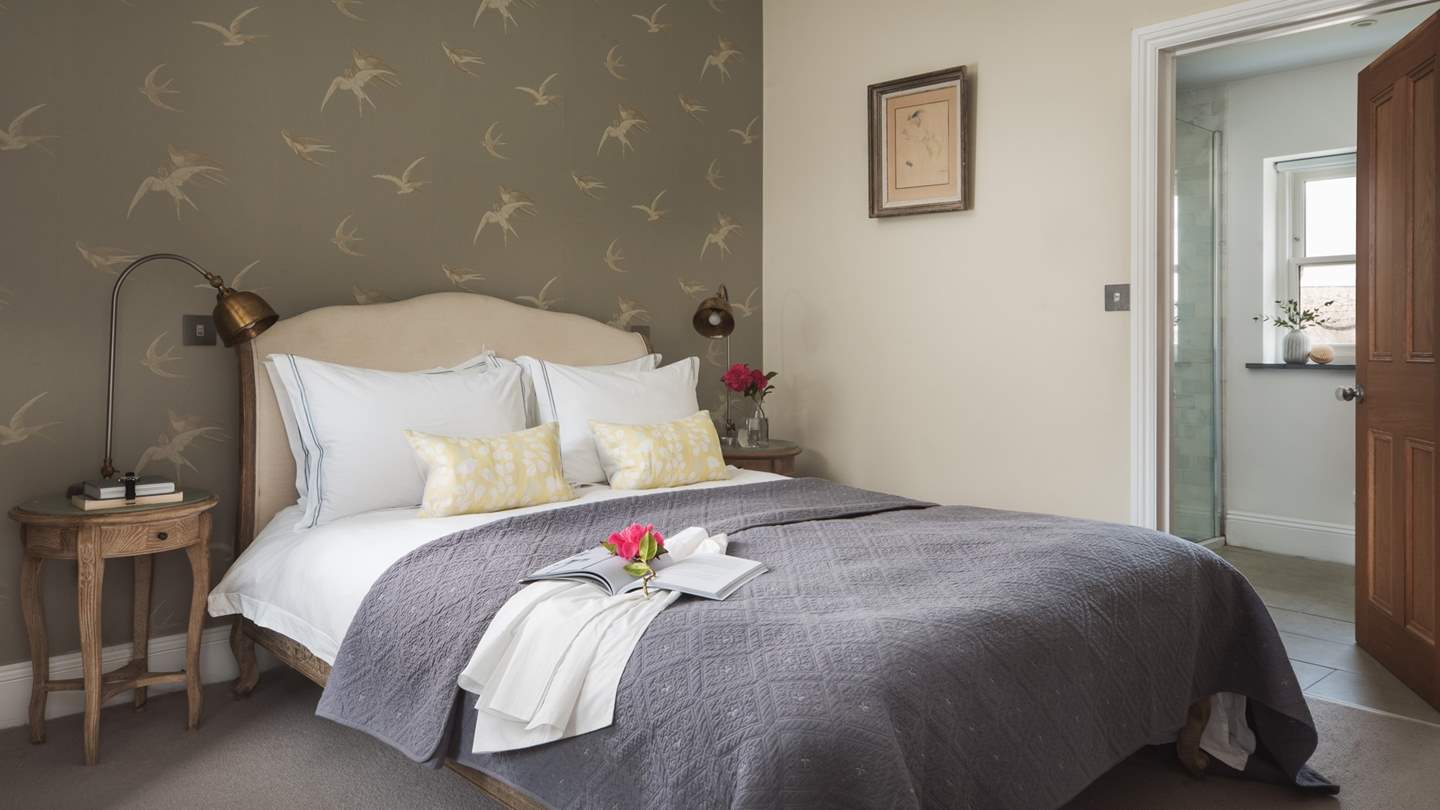 The pretty king size master bedroom, with en suite shower room