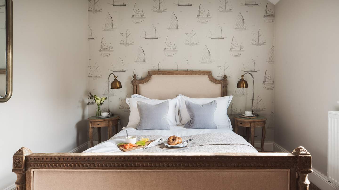 We're in love with the sailing boat wallpaper!