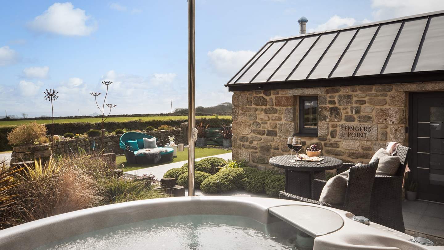 The bubbling hot tub awaits at Finger's Point...bliss!