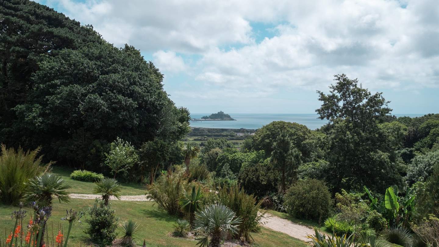 The unique Tremenheere Sculpture Gardens are within easy reach by car, or around an hour away by foot, with inspiring exhibitions by internationally renowned artists