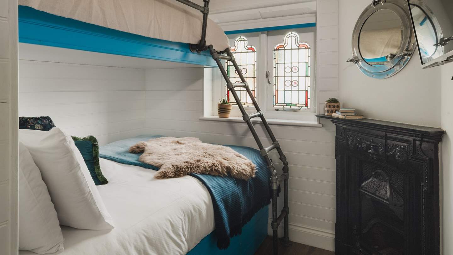 A second bedroom lies downstairs to the back and is a perfect den for adults and little ones