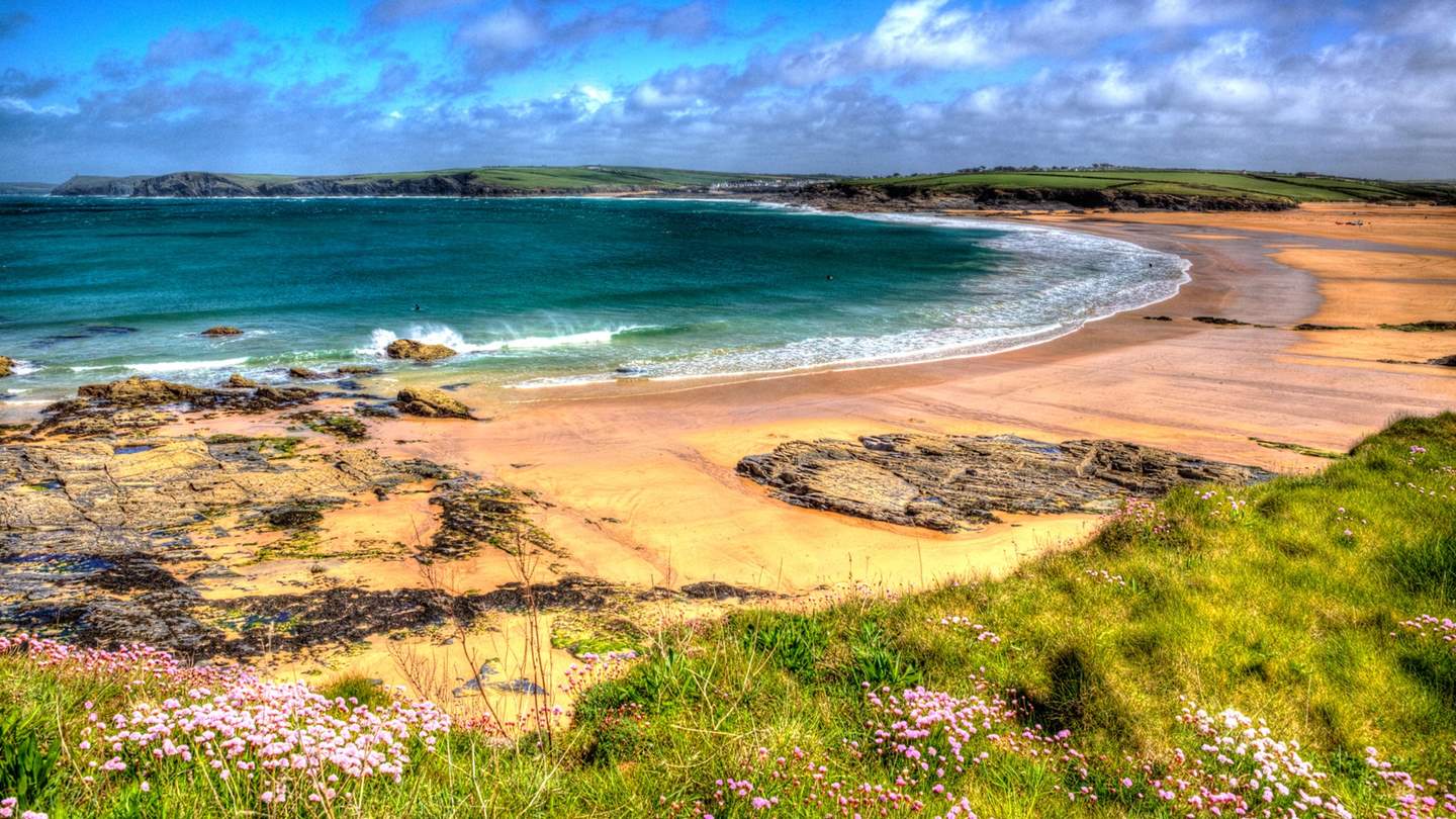 Harlyn Bay beach is an exquisitely sandy beach that's dog friendly all year around