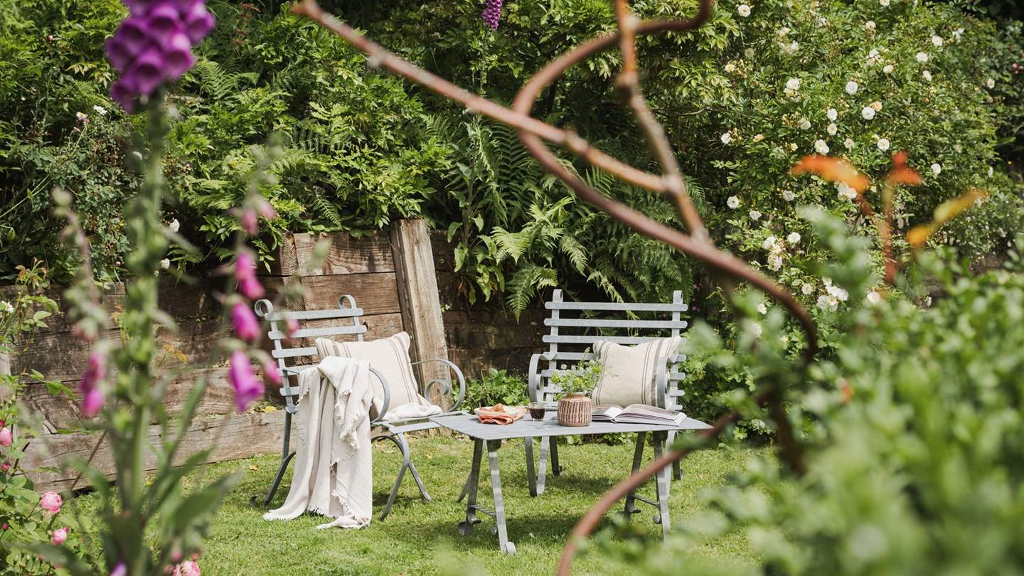 Discover the enclosed lawn area and bask in the quietude of this chocolate-box abode