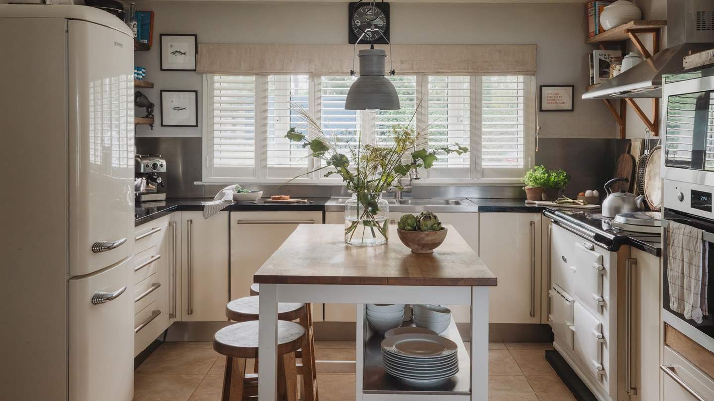 Beckoning for slow morning coffees and evening tipples, it is a perfect social hub complete with stow-away kitchen stools