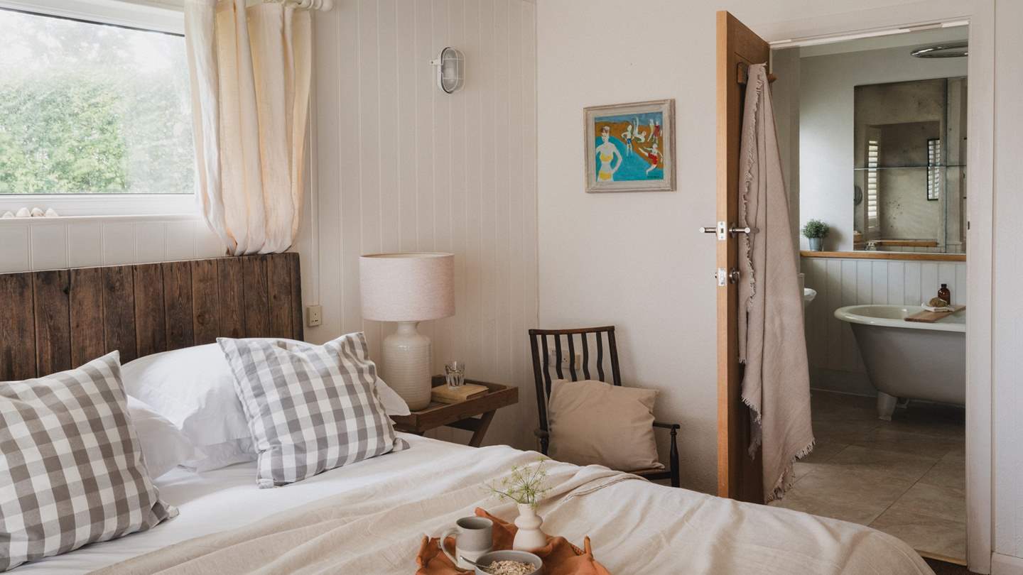 For total comfort, it also has its own ensuite bathroom with a deep bath perfect for long soaks with a sea view