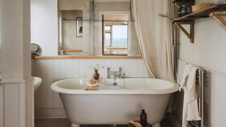 Harlyn Beach House - Sleeps 8 + 2 cots - Padstow