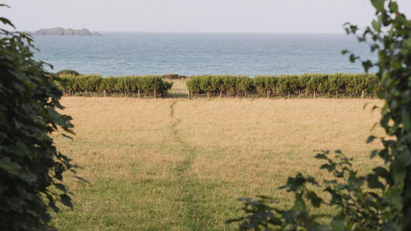 Right on your doorstep, a private pathway leads down to Harlyn Bay, a large, golden sand beach sheltered by Trevose Head