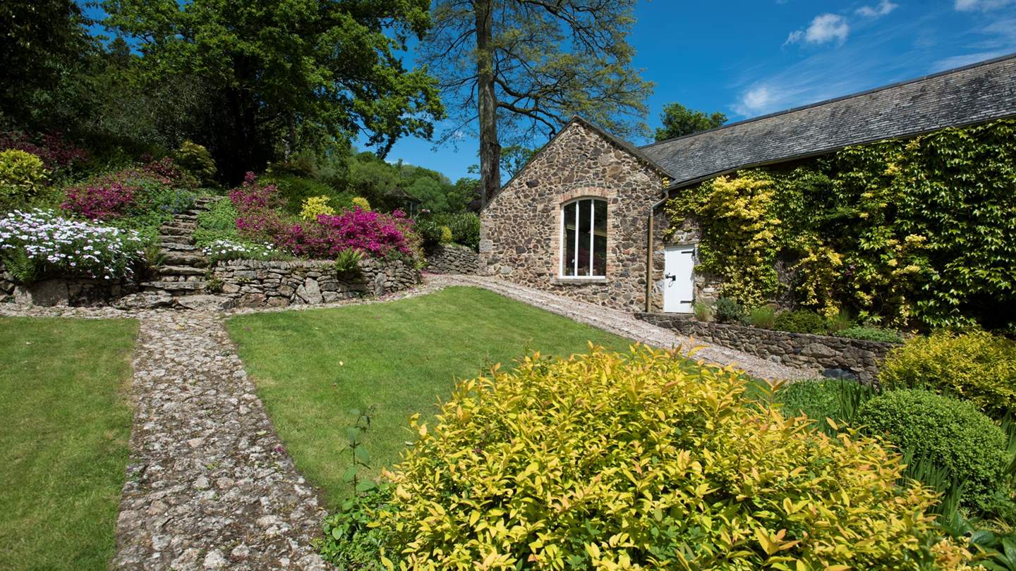 Explore the lush gardens of this wonderful luxury cottage in Devon.