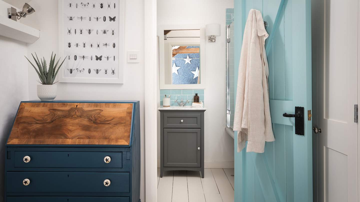 Step into the en suite for rejuvenating shower moments  sycamore