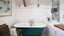 The dreamiest bathtub for balmy soaks 