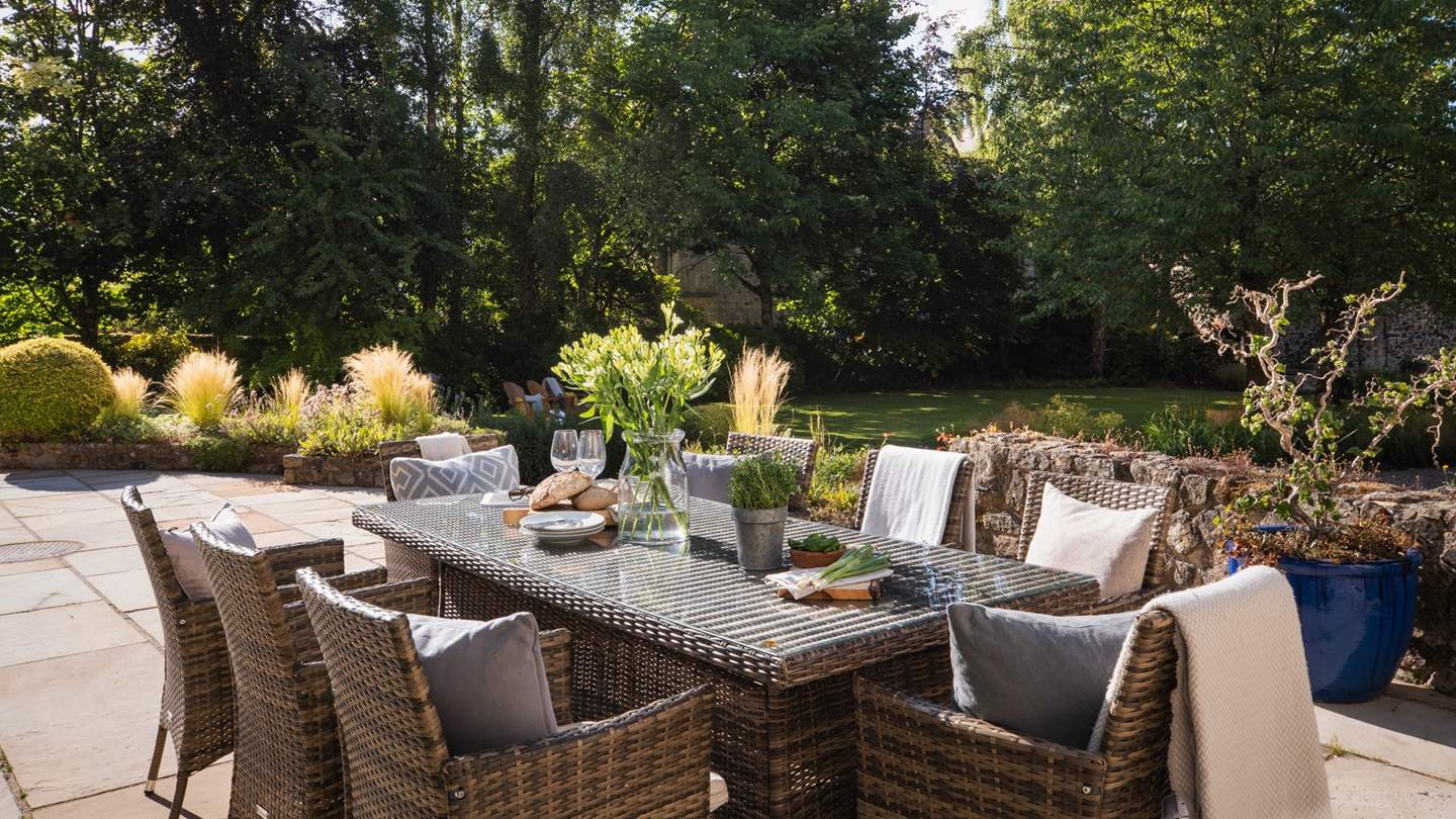 Escape to the grounds, where dreamy alfresco living awaits...