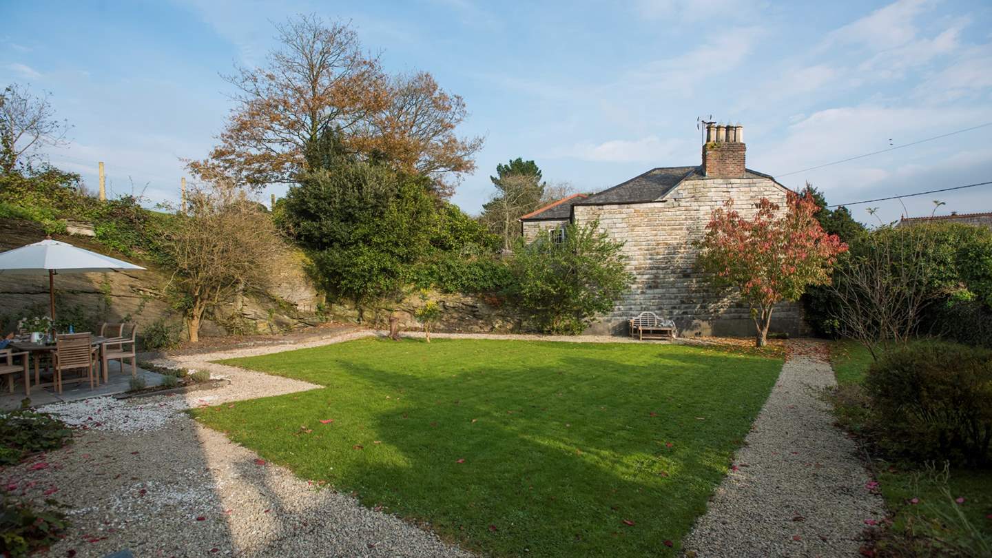 The fully enclosed garden makes it perfect for little ones and dogs