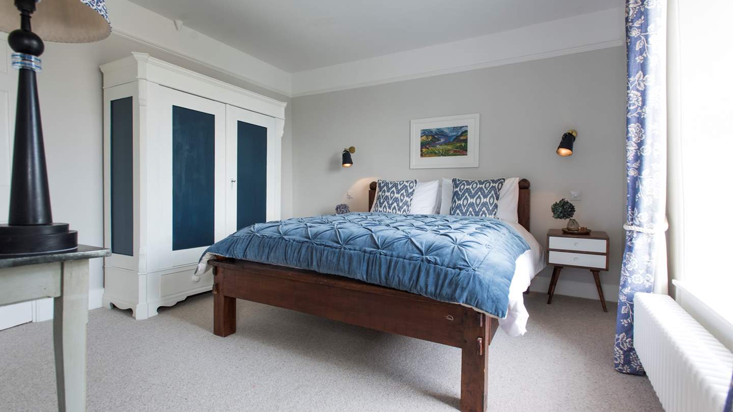 The rich velvet throw is just gorgeous and accentuates the king sized mahogany bed