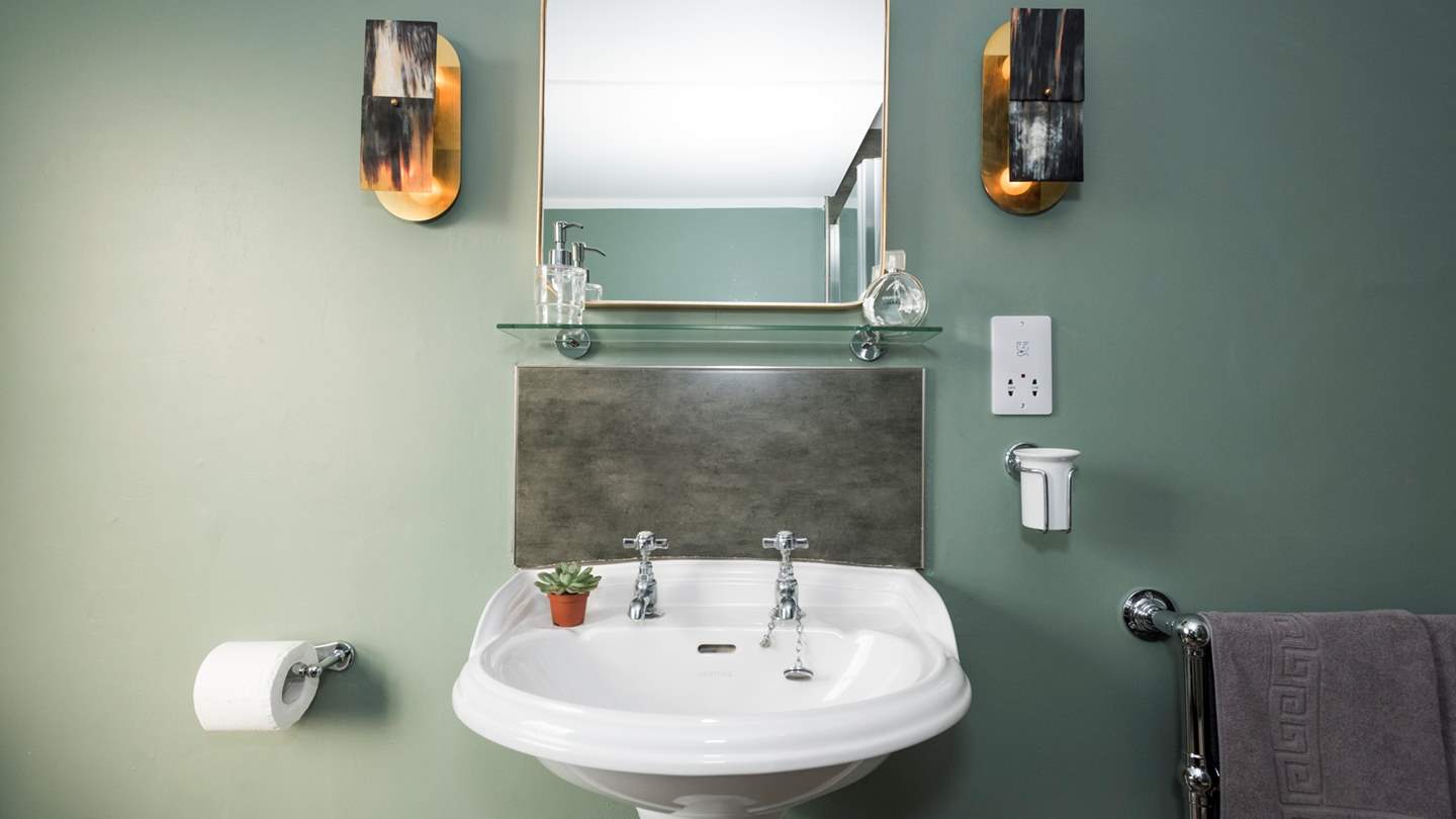 We love the lighting here which has been created specifically for Fentonluna by they lighting designer for SoHo House Hotels