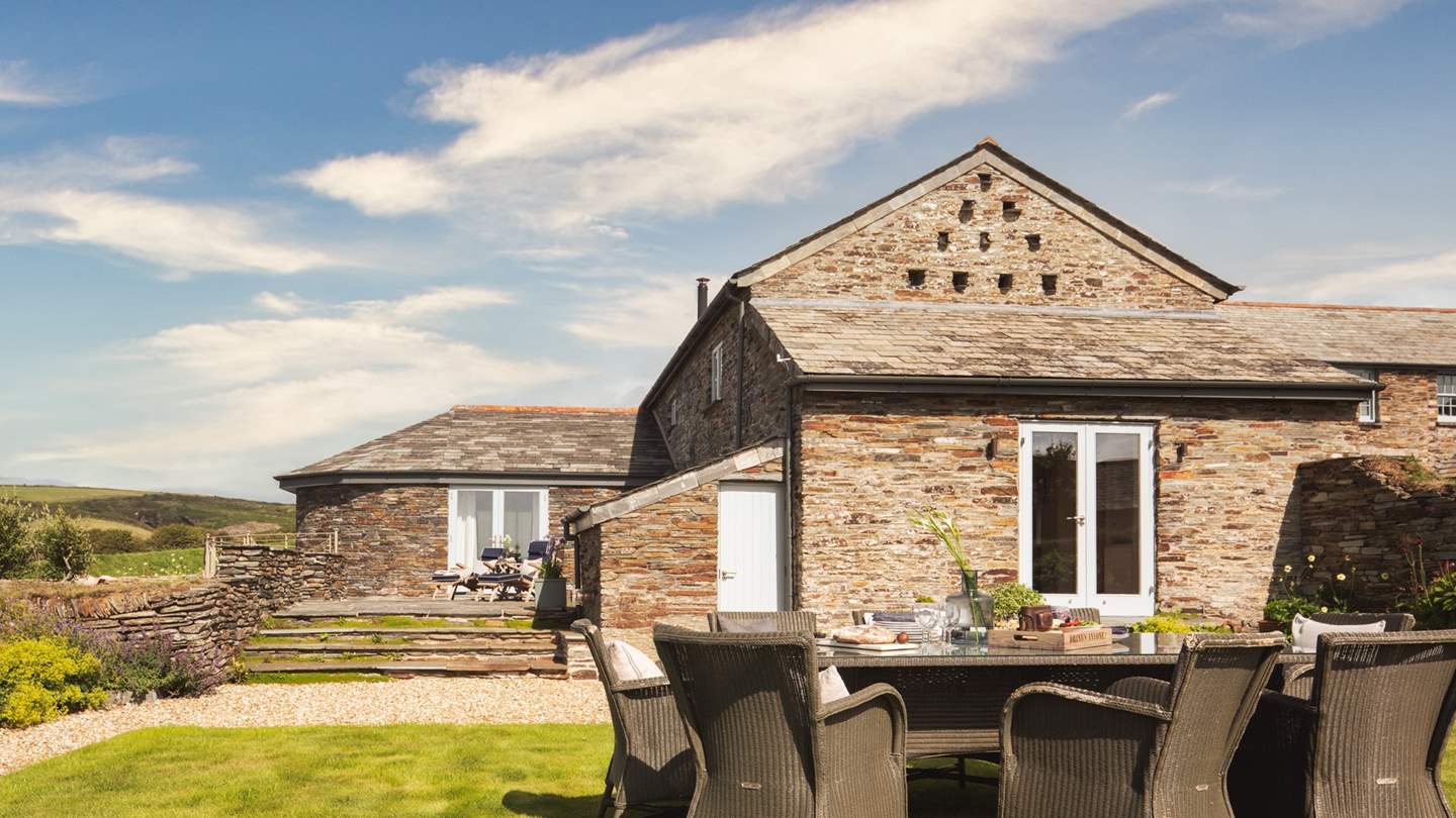 Enjoy boutique luxury at Roundhouse - Trebarwith Strand.