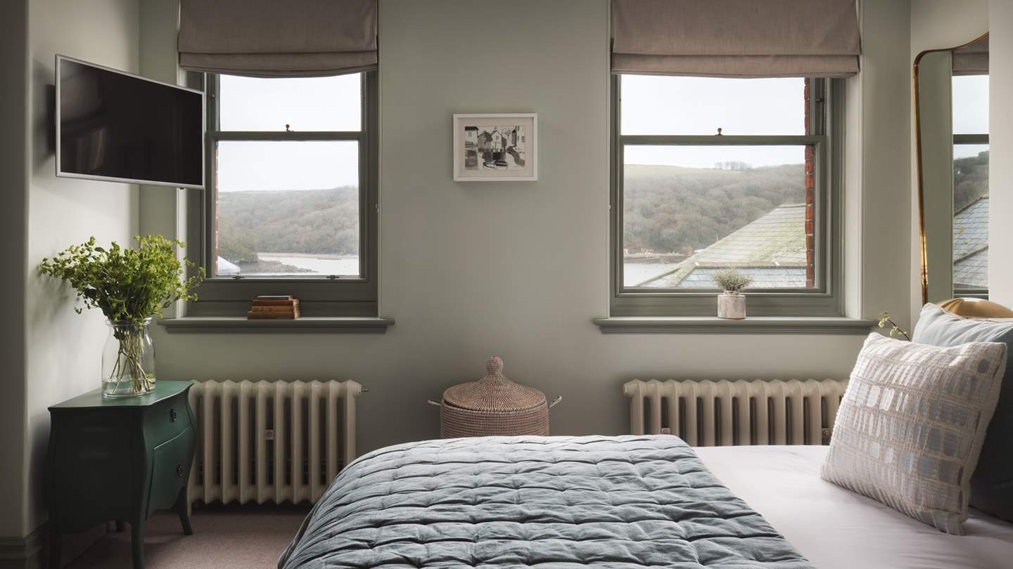 Wake up to breath-taking coastal scenes every morning 