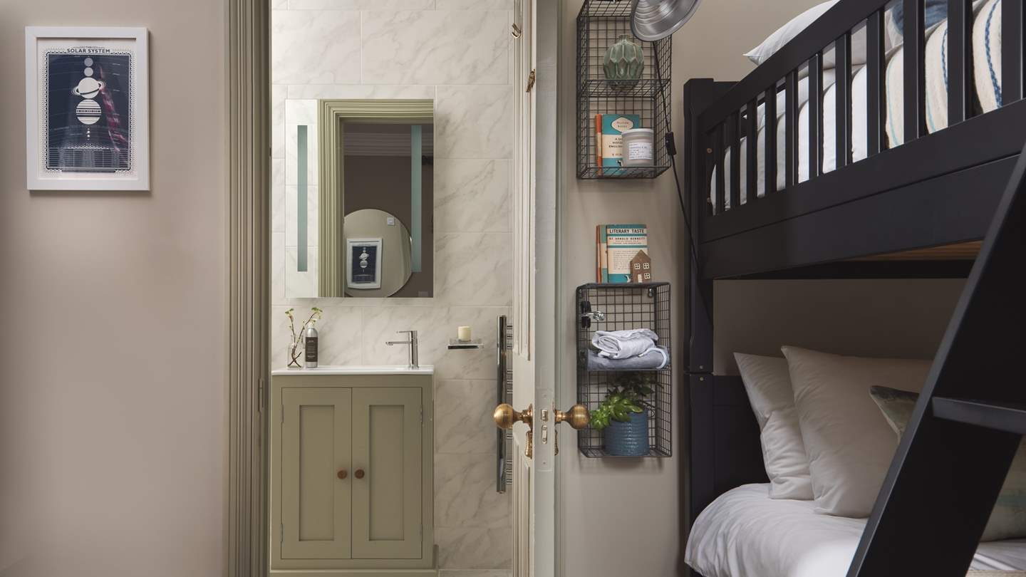 In addition, you'll find an en suite with another walk-in shower 