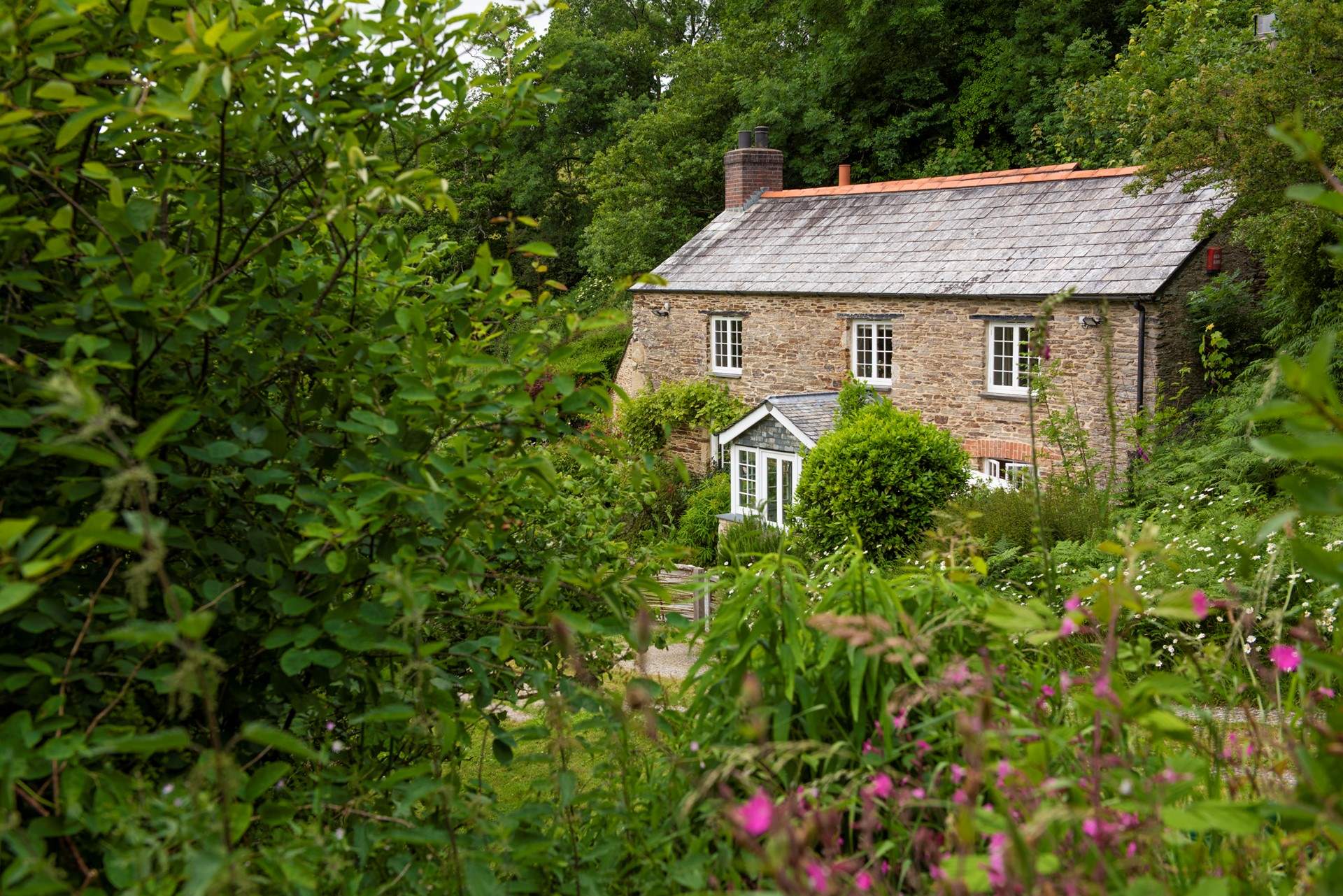 Enjoy boutique luxury at Rose Cottage at Heligan Mevagissey