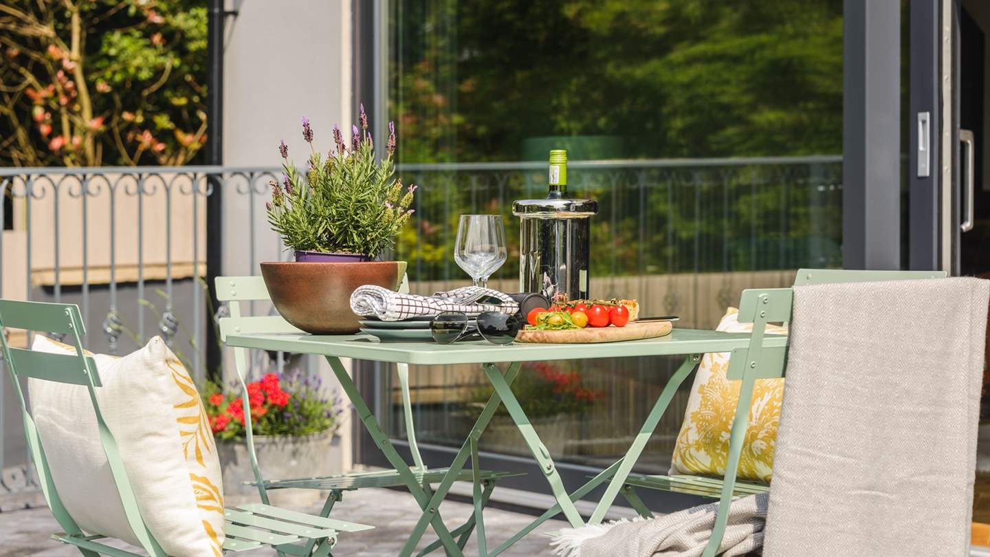 Late afternoon drinks on the terrace - bliss!