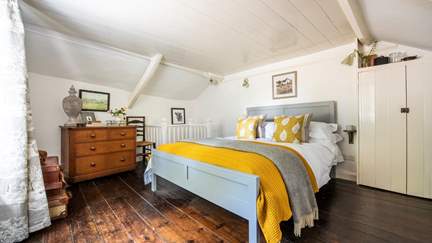 Lopes Cottage - 2.4 miles SE of Okehampton, Sleeps 3 + cot in 2 Bedrooms