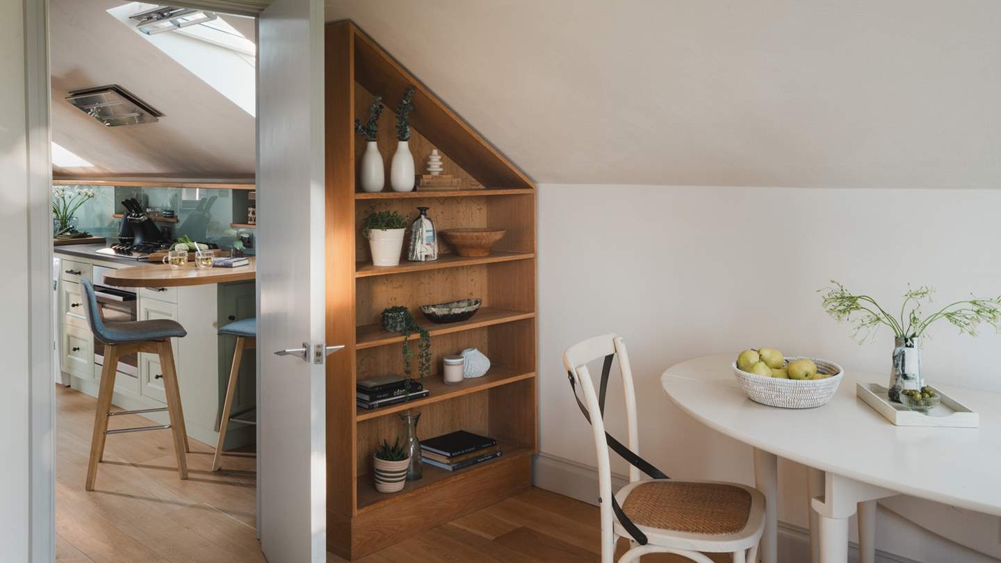 This cute former hayloft lies in the prestigious Trevear Farm 
