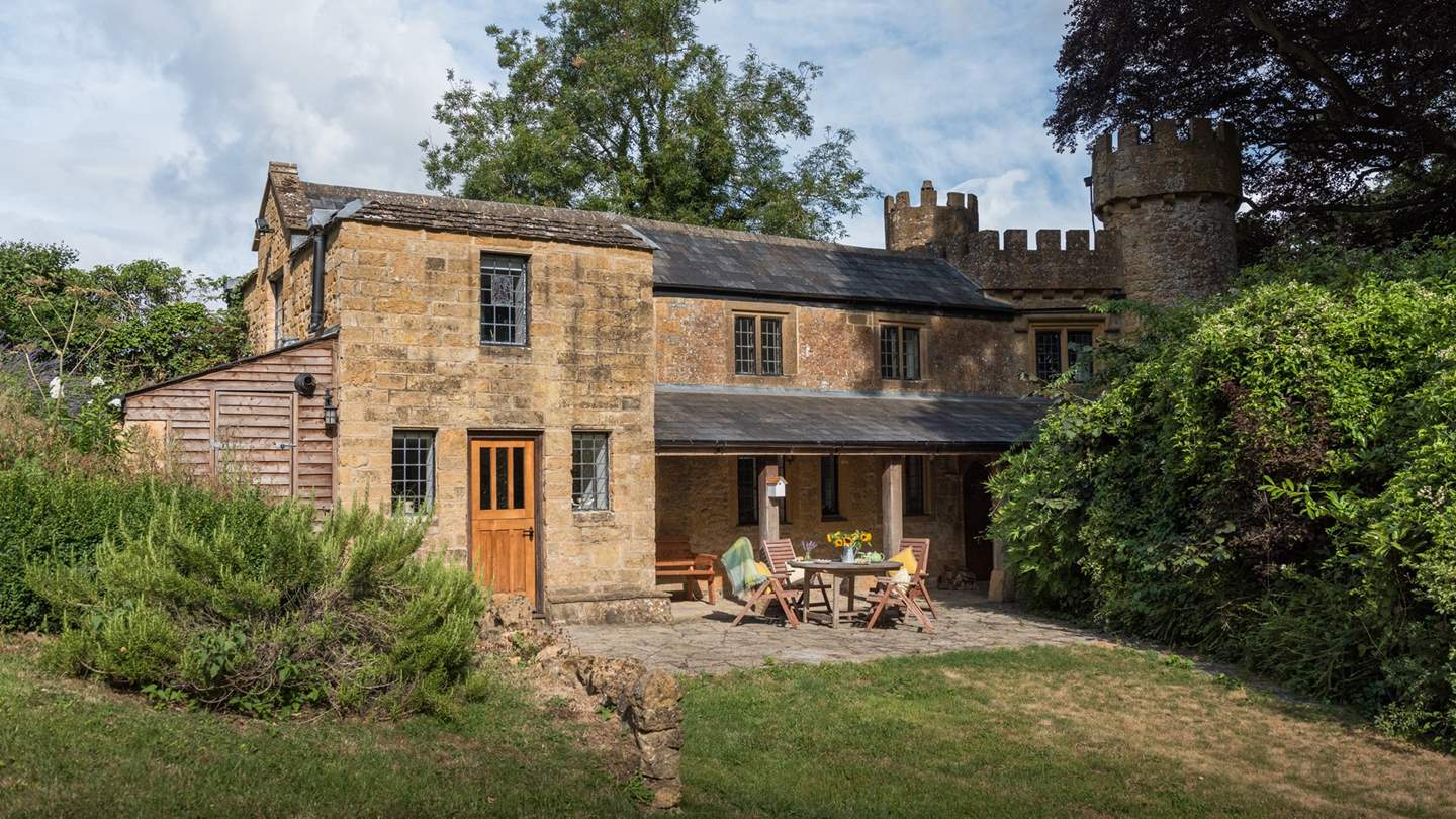 Enjoy a spot of al fresco dining whilst the little ones and your four-legged friend run free in the spacious garden. 