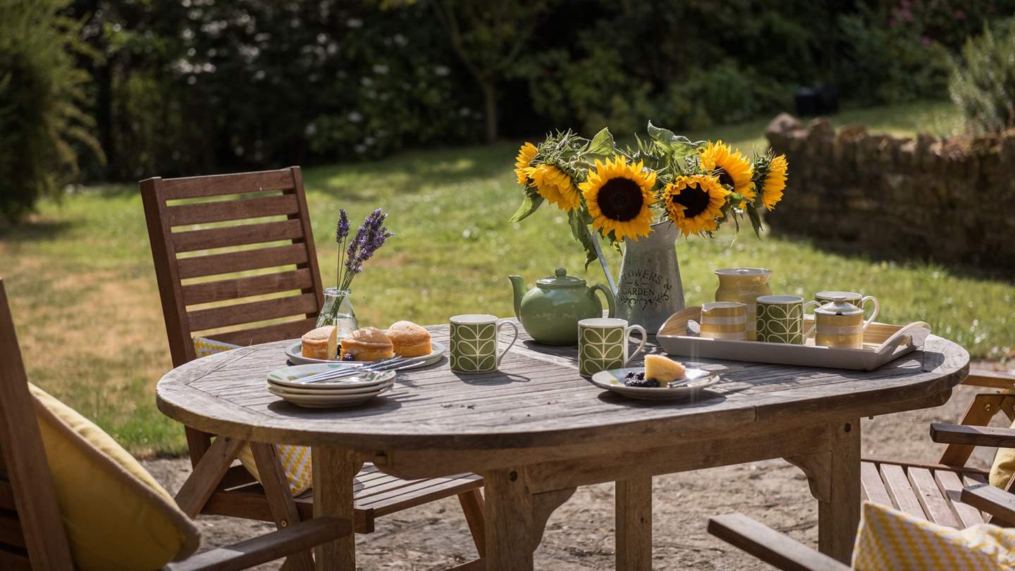 Nothing beats breakfast outside in the morning sun on your luxury getaway. 