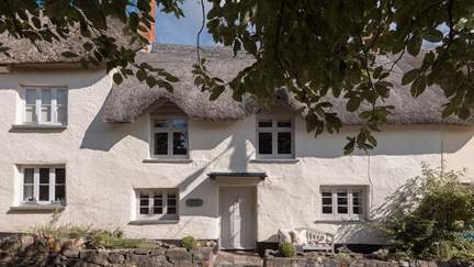 April Cottage - 2.4 miles NW of Chagford, Sleeps 4 + cot in 2 Bedrooms