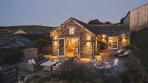 Located in a secluded area, surrounded by 50-acres of farmland, Tremanon has its own private terrace and garden with fabulous panoramic views of the north Cornish coast 