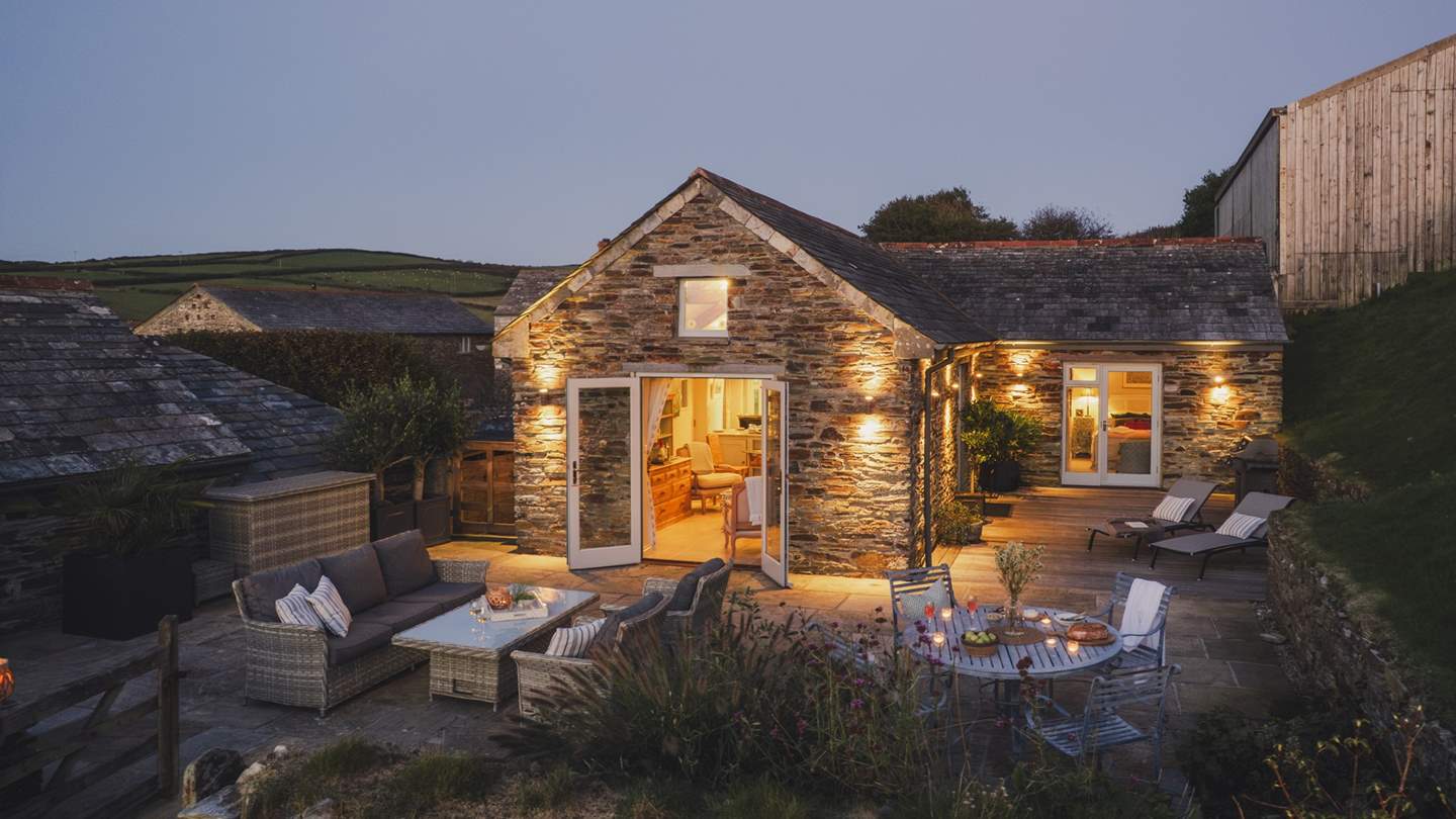 Located in a secluded area, surrounded by 50-acres of farmland, Tremanon has its own private terrace and garden with fabulous panoramic views of the north Cornish coast 