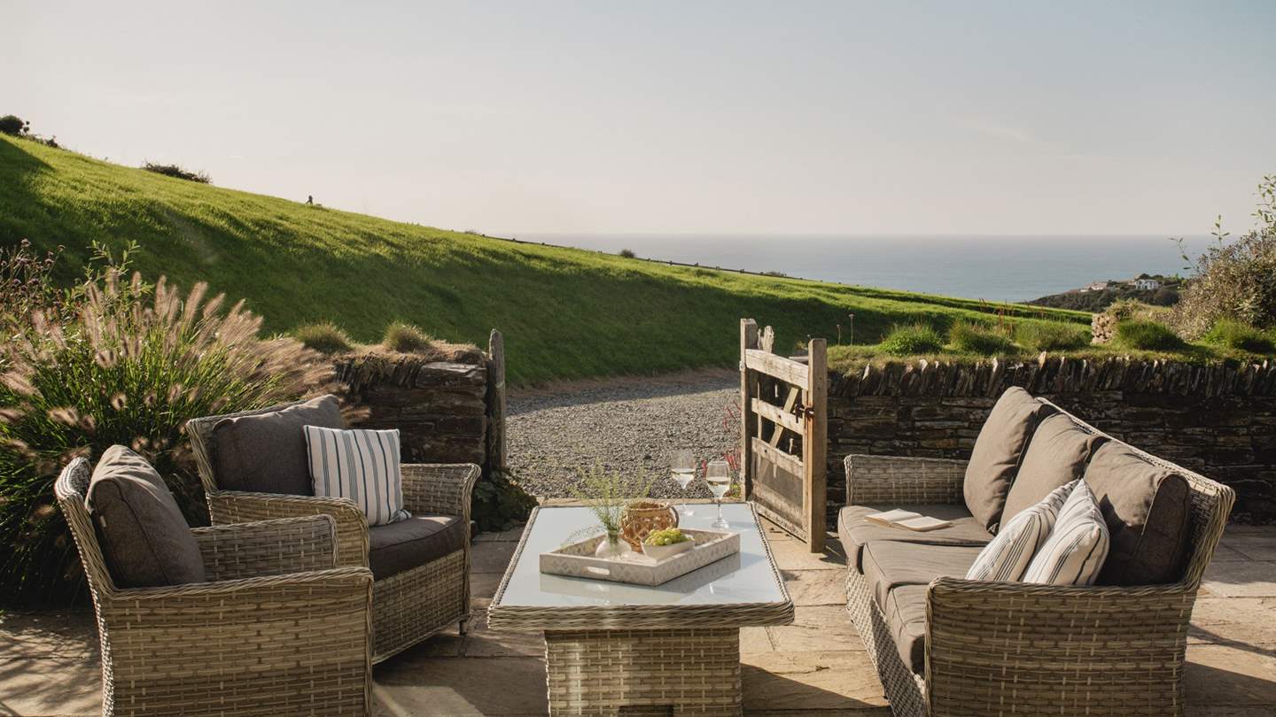From blue sky days and apricot sunsets to star-studded night skies, far-reaching views will captivate the heart and mind, while inside the cosy, warm interiors soothe the soul

