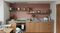 Gwella’s two gorgeous living spaces reside upstairs, with windows overlooking the glistening ocean, Mousehole’s characterful rooftops, and St Michael’s Mount beyond