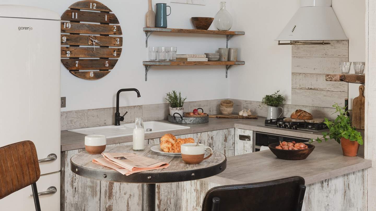 The galley-style kitchen comes complete with all that you might need to rustle up romantic meals for two