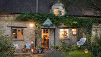 Our stunning cottage is perfectly placed for countryside escapes spent exploring both the Cotswolds and Oxfordshire