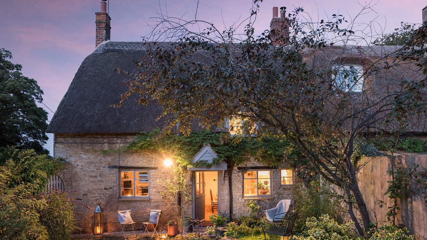 Seriously romantic and oh-so-pretty, this delightful thatched cottage tucked away near the Cotswolds.