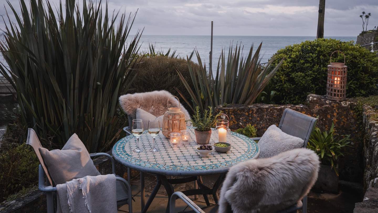 Perfectly positioned on the harbour front, Crabbers is a delightful retreat from which you can enjoy the beauty of the fishing village of Mousehole