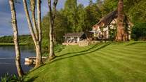 With lots of garden to explore, this is a perfect luxury cottage getaway for families and dogs.