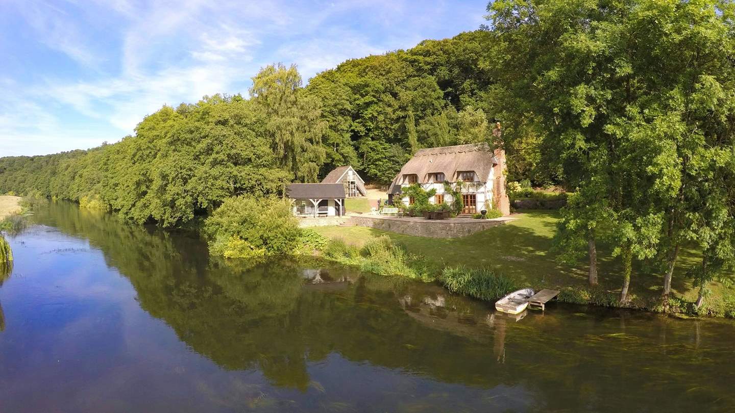 Set in the heart of the New Forest, Undercastle Cottage is the perfect base for walking, horse-riding, cycling and fishing.