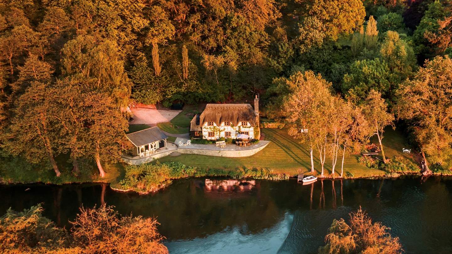 Undercastle Cottage wears every season like a dream, but autumn is our favourite of all.