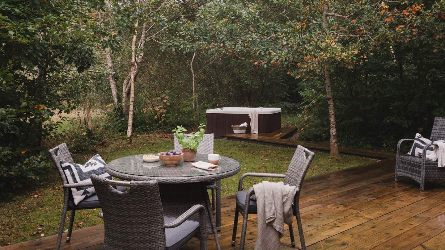 Seek sun-soaked summers spent gathered around the outdoor dining table