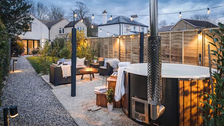 Number 36 - Sleeps 4 + cot - Broadway