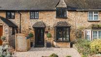 Residing in the chocolate-box village of Broadway in the Cotswolds our dreamy retreat Number 36