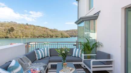 The Glass House - Fowey, Sleeps 6 + cot in 4 Bedrooms