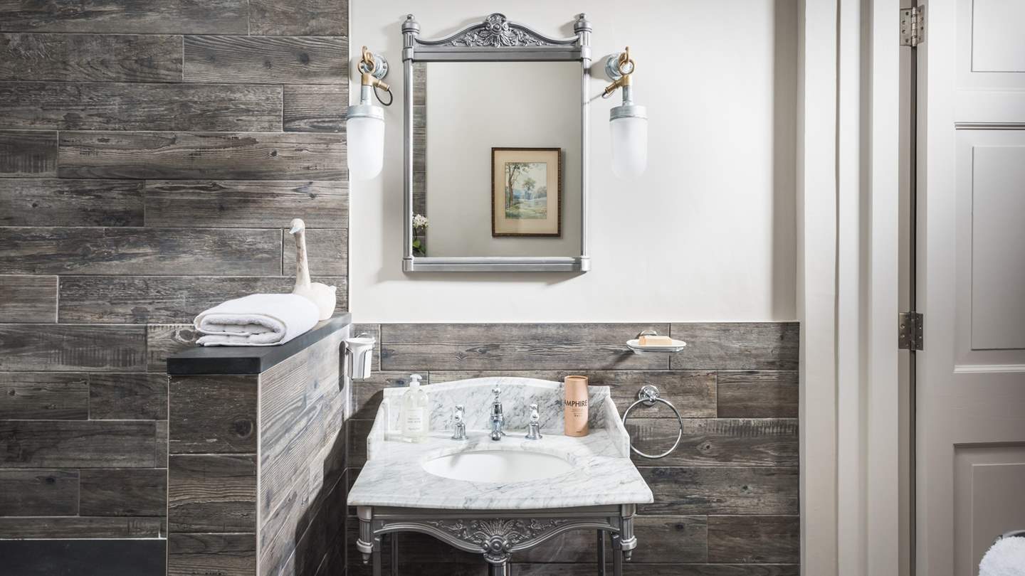 Soothing white and greys makes this a sleek, luxurious room