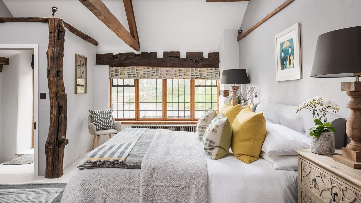 The sumptuous super king bed comes swathed in luxurious linens and super-soft bedding, ensuring deep sleeps and long lie-ins